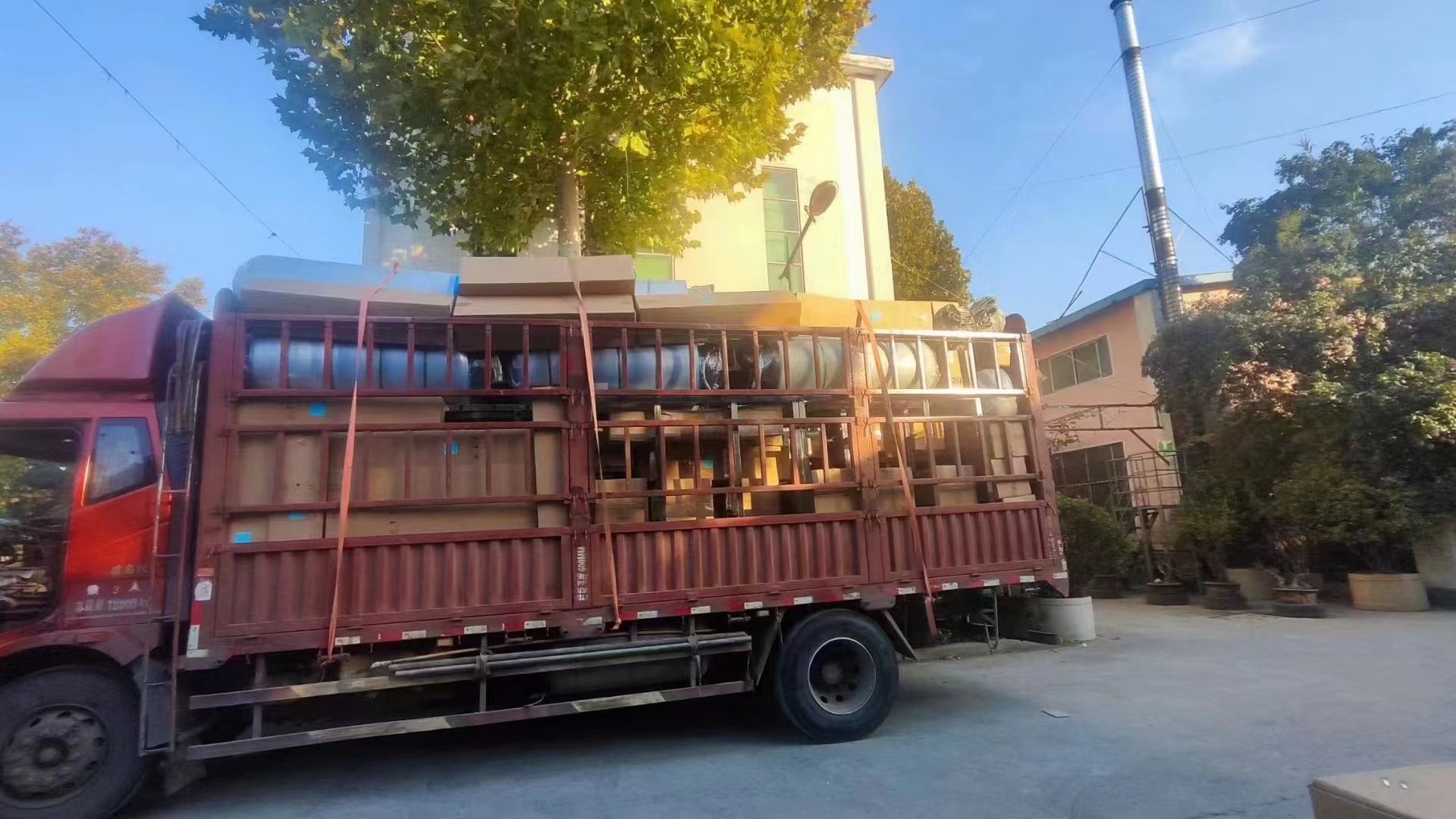 軟化水設(shè)備及配件裝車發(fā)貨